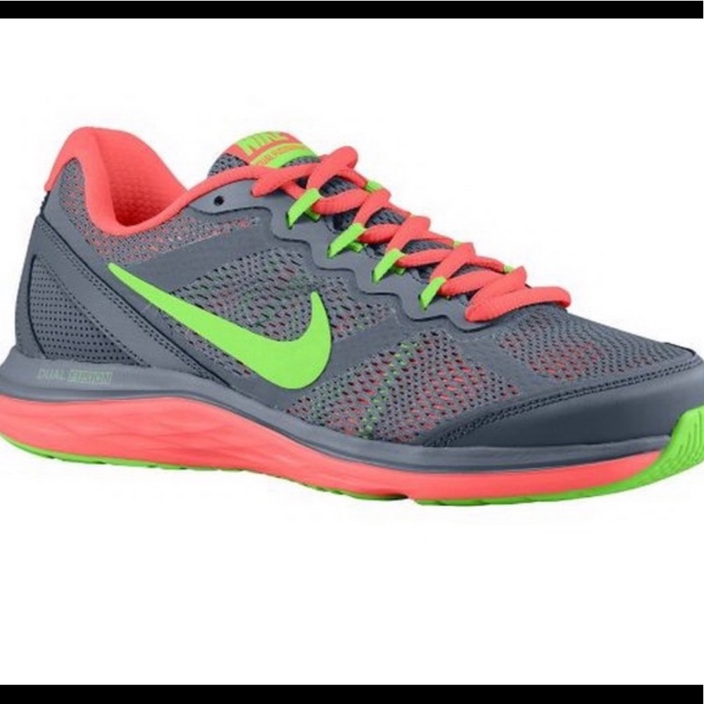 NIKE DUAL FUSHION WOMEN SNEAKERS SIZE 11